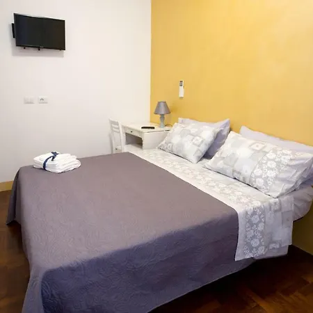 Marlin Nocleg ze śniadaniem 4*